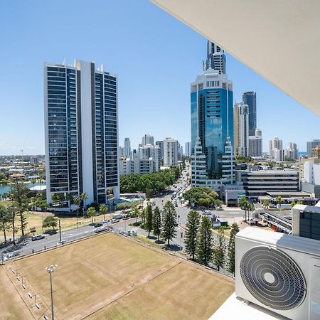 Large Surfers Paradise Apartment With Fantastic Views Gold Coast Bagian luar foto