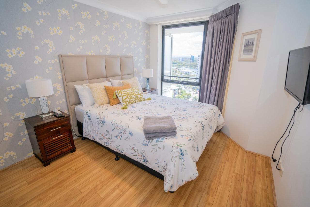 Large Surfers Paradise Apartment With Fantastic Views Gold Coast Bagian luar foto