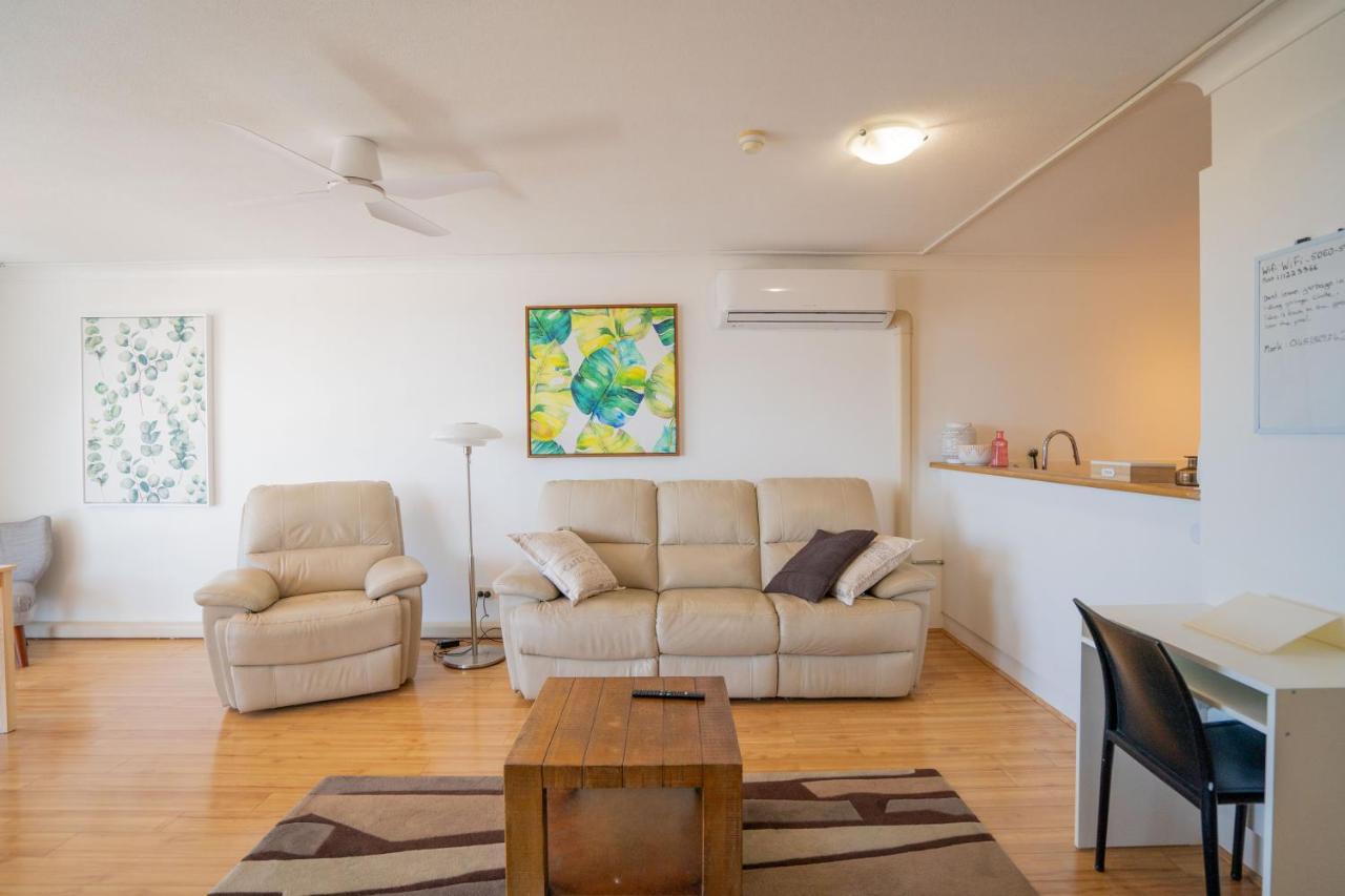 Large Surfers Paradise Apartment With Fantastic Views Gold Coast Bagian luar foto