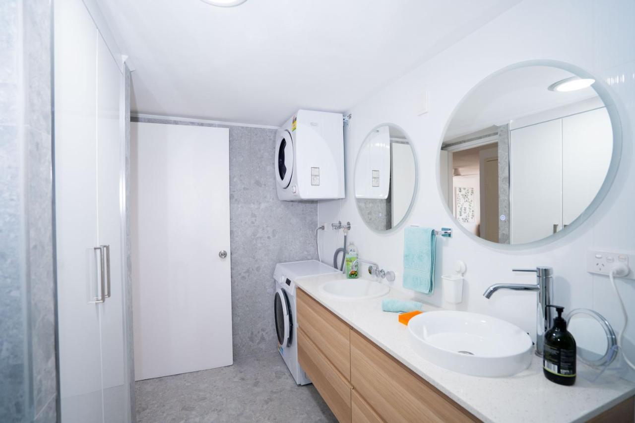 Large Surfers Paradise Apartment With Fantastic Views Gold Coast Bagian luar foto