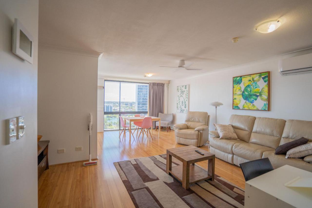 Large Surfers Paradise Apartment With Fantastic Views Gold Coast Bagian luar foto