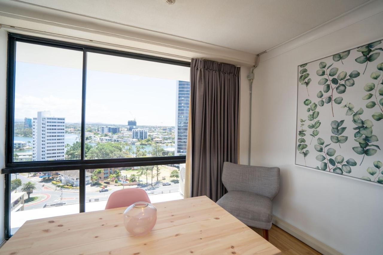 Large Surfers Paradise Apartment With Fantastic Views Gold Coast Bagian luar foto