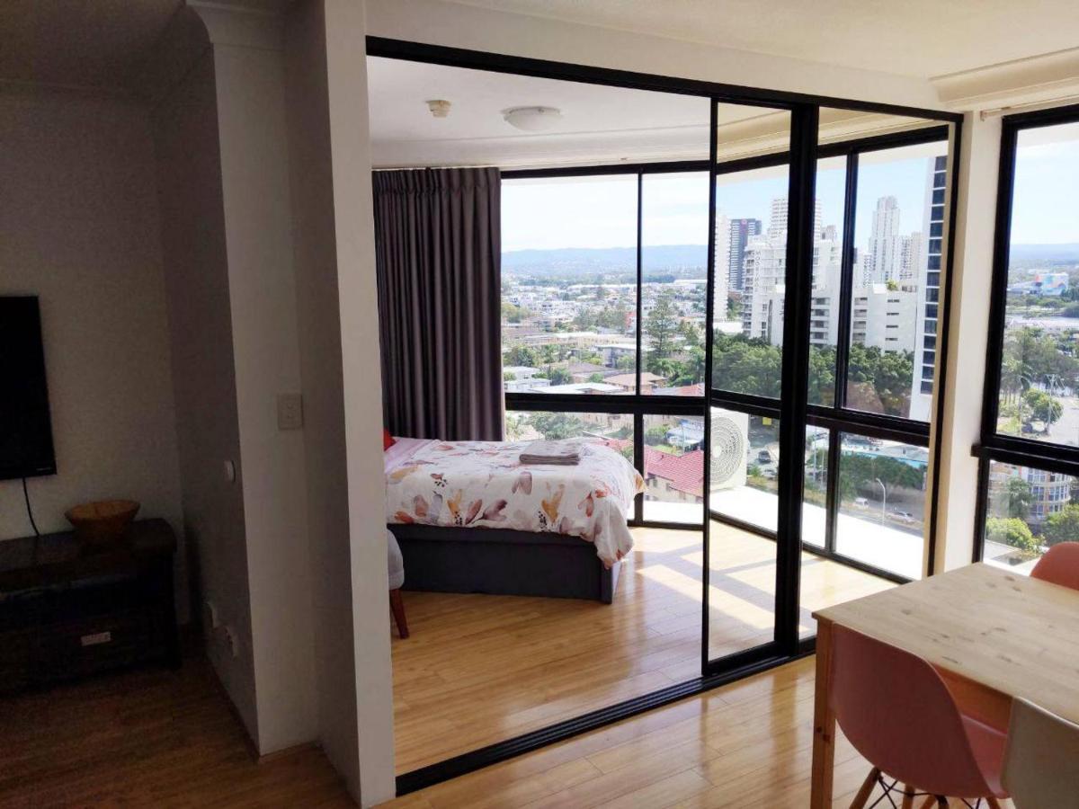 Large Surfers Paradise Apartment With Fantastic Views Gold Coast Bagian luar foto